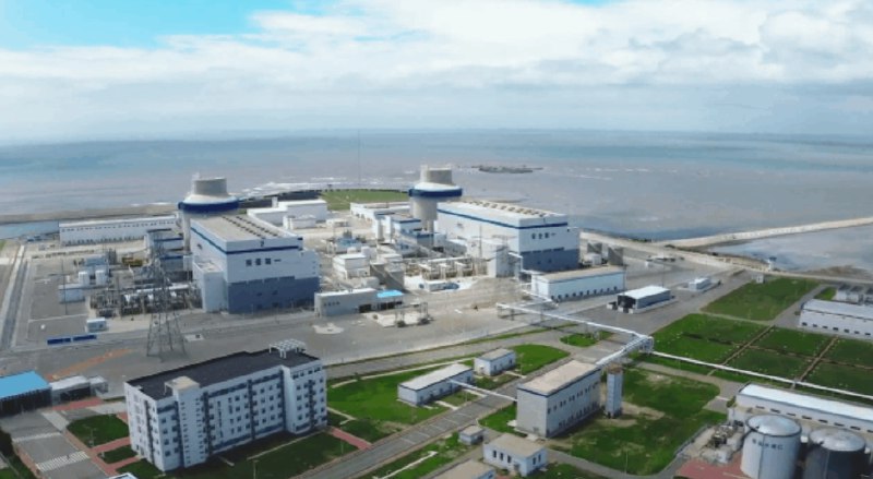 » 1. 我国首个跨地级市核能供热工程在山东投运11月25日，我国首个跨地级市核能供热工程——国家电投“暖核一号”三期核能供热项目正式投运，海阳核电在给烟台海阳市供暖的同时，供暖区域到达威海乳山市，实现了零碳热源的跨区域互通共享，将核能零碳供热的海阳方案有效复制到乳山，开启核能“双城”供热新纪元