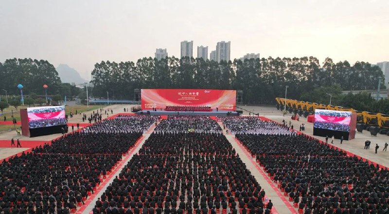 » 8. 柳工举行创建65周年庆祝大会 出席领导清单11月26日，柳工迎来了创建65周年，国际工业园内近200台设备整齐林立，宾客云集，处处洋溢着喜庆与欢乐，柳工创建65周年庆祝大会暨11·26全球客户节启幕