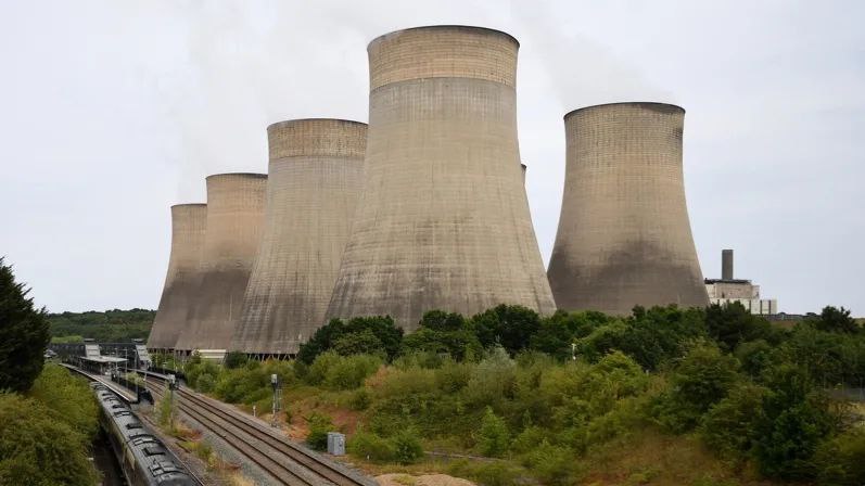 » 1. 英国关闭最后一家燃煤电站英国定于9月30日关闭最后一家燃煤电站，从而结束该国140多年燃煤发电的历史，成为首个停止传统燃煤发电的七国集团国家