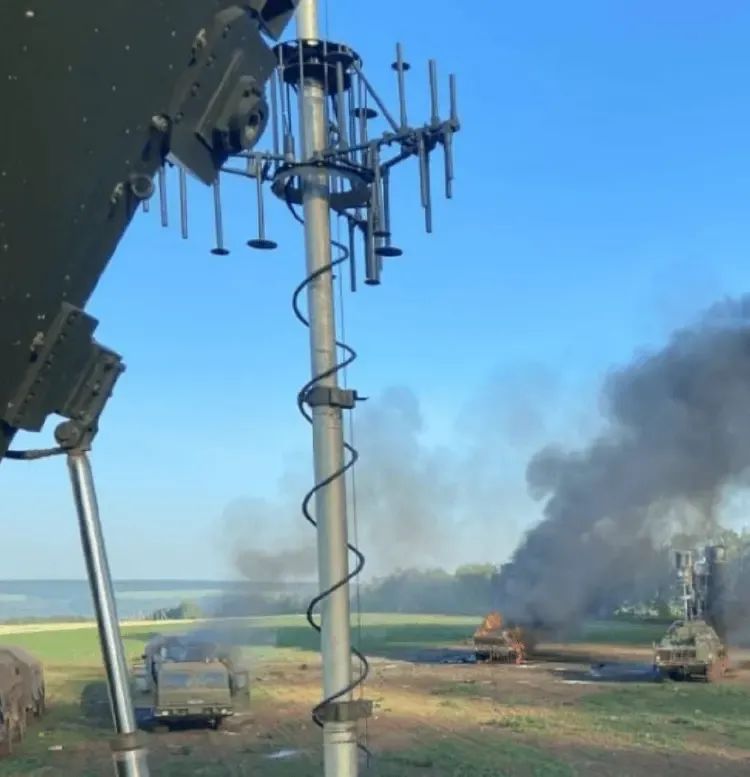 » 4. 乌克兰国防部长公布图片 展示轰炸俄罗斯本土防空设施战果在美国方面允许乌克兰使用西方武器攻击俄罗斯本土以后，乌军取得了一定的战果