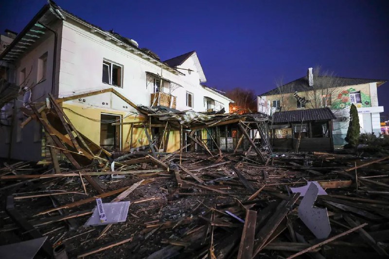 » 前一日大规模空袭后  俄罗斯和乌克兰相互攻击城市 more…俄罗斯本土30日遭乌克兰“最致命袭击”，造成边境城市别尔哥罗德至少21人死亡，上百人受伤