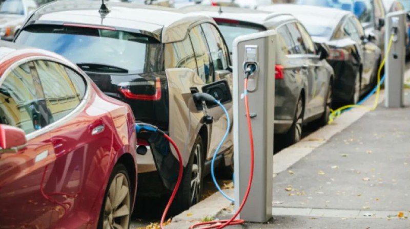 » 6、乘用车市场3月零售按月增四成按年升14.4%零售方面，3月乘用车市场零售194.0万辆，同比增长14.4%，环比增长40.2%；今年以来累计零售512.7万辆，同比增长6.0%