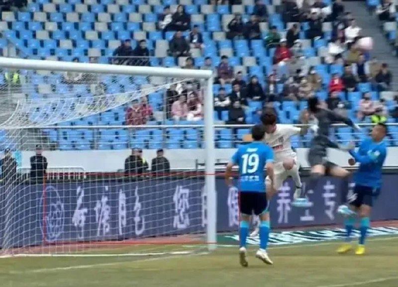 » 18、沧州知名足疗店宣布赞助中超球队近日，河北省沧州市一家名为“荷塘月色”的足疗店宣布，正式成为中超球队沧州雄狮足球俱乐部官方赞助商，并发文称，双方拥有共同的理念与热爱