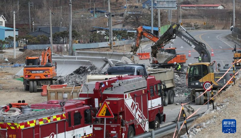 » 5. 两名中国人在韩国在建桥梁坍塌事故中遇难据韩国媒体报道，发生事故的桥梁位于京畿道安城市和忠清南道天安市交界处附近