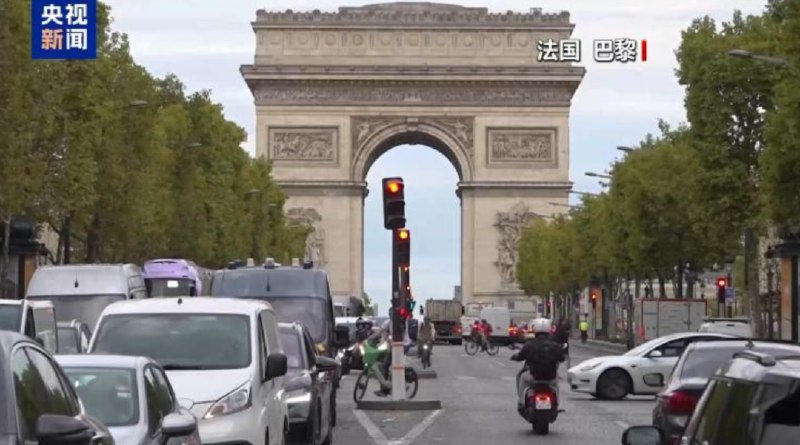 » 10、 法国新总理：将放弃上届政府减少公共假日计划法国新任总理勒科尔尼在法国《西南报》网站13日登载的专访中表示，他将放弃上届政府所提减少两个公共假日以改善财政状况的计划，将继续保留这些公共假日，使劳动者免受影响