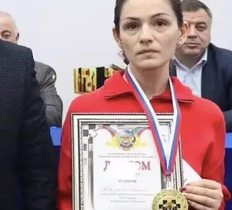 » 12. 俄罗斯一女棋手在棋盘上涂抹水银导致对手中毒据报道，一名俄罗斯的女子国际象棋棋手阿米娜·阿巴卡洛娃，在比赛前居然用水银涂抹棋盘，想要毒害自己的对手