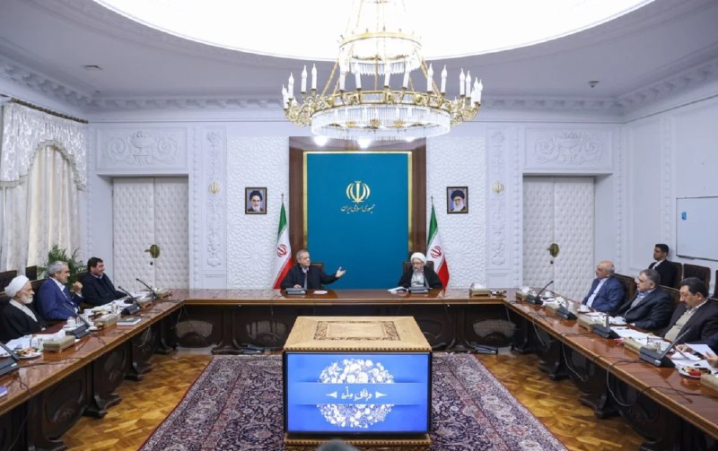 » 2、伊朗总统：政府正对抗外部经济战争与国内寻租利益集团当地时间1月10日，伊朗总统佩泽希齐扬在会见确定伊朗国家利益委员会成员时强调，政府正全力通过根除寻租、贿赂和腐败来改善民众生计