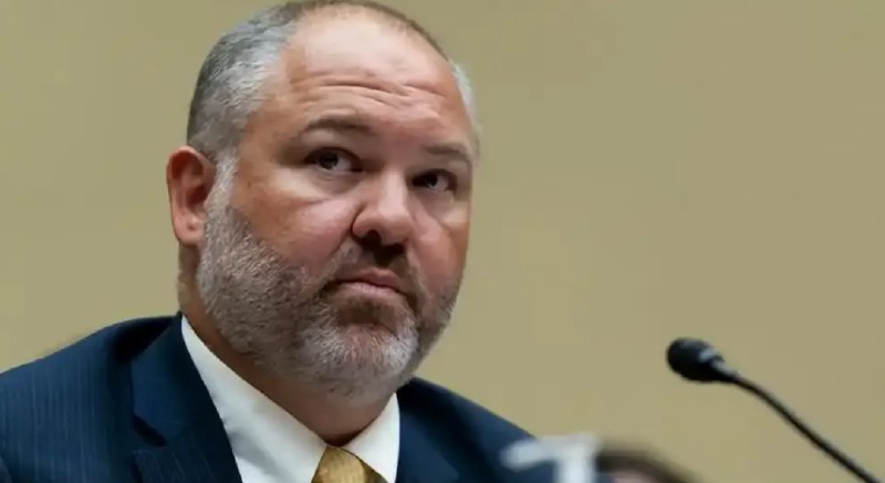 » 3、美国国税局连续更换局长 间隔三天据环球网报道，《纽约时报》等媒体4月18日援引多名知情人士消息称，美国总统特朗普已撤换由政府效率部牵头人马斯克推荐的美国国税局（IRS）代理局长加里·沙普利