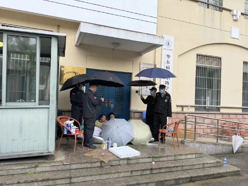 » 2、张永振指控上海公卫中心拖欠科研经费、劳务费过千万2024年4月30日深夜，知名病毒学家张永振拿到了位于上海市公共卫生临床中心科研楼实验室的新制门禁卡