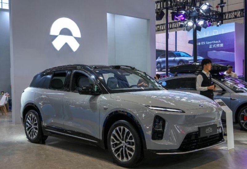 » 6、 新加坡政府投资公司起诉蔚来电池公司伪造利润  蔚来股价跌9%今日，蔚来港股股价盘中一度跌超12%，截至收盘下跌8.99%，每股报收49.28港元