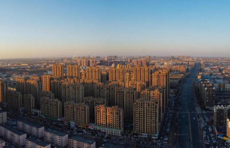 » 1、辽宁盘锦放宽公积金贷款条件：欠消费贷、信用卡透支都能买房8月9日，辽宁省盘锦市住房公积金管理中心发布《关于调整住房公积金贷款申请条件审核标准的通知》，通知自2024年8月20日起实施