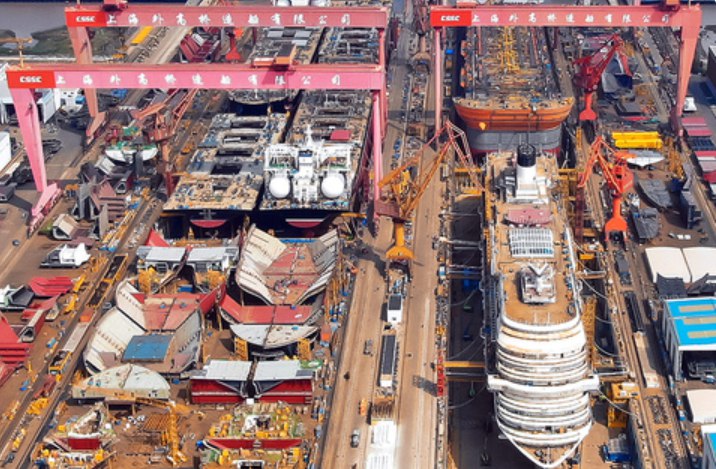 » 11. 外高桥造船事故致3人死亡 上海部分企业停工排查隐患据财新了解，中国船舶集团旗下的上海外高桥造船有限公司近日发生3人死亡的生产事故