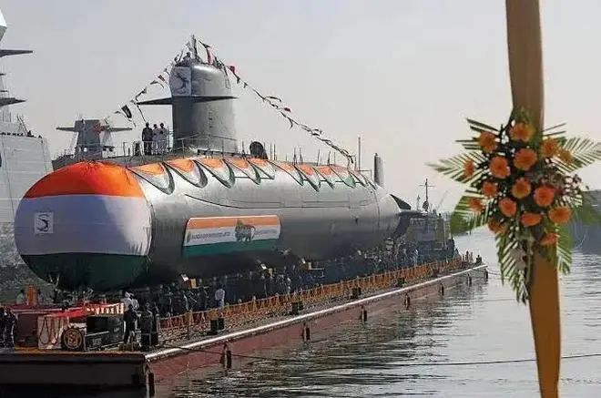 » 6. 印度第二艘国产核潜艇服役印度第二艘国产战略核潜艇“阿里加特”号8月29日正式加入印度海军，印防长辛格甚至称赞它的服役将在该地区建立战略平衡，并在国家安全中发挥决定性作用