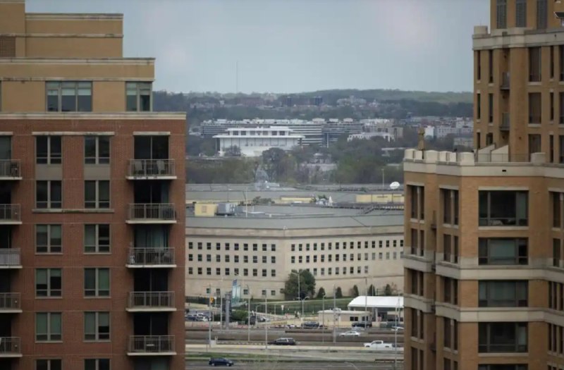 » 1. 特朗普希望美国军费每年减少8% 连续收缩5年当地时间19日，外媒援引知情官员的话报道称，美国总统特朗普已下令美国国防部和美国军队的高层领导制定大规模削减计划，在未来5年内每年削减8%的国防预算