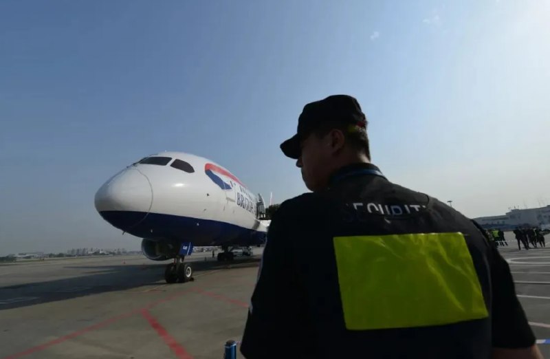 » 3. 温州马德里航班停航  国家禁止地方政府补贴国际航线每周三、周六早上8点多，温州龙湾国际机场都格外热闹