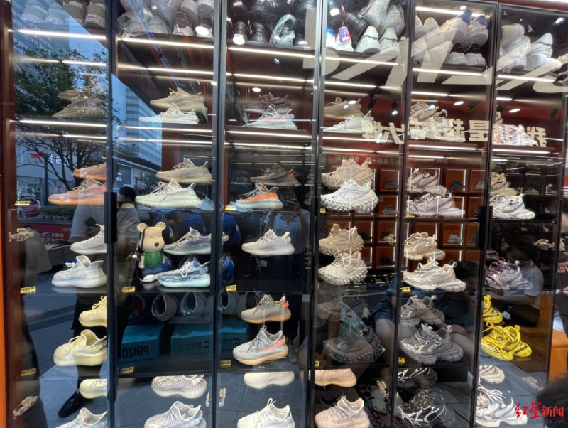 » 3. 莆田鞋公开树立品牌 全国开店模仿名牌越来越多的“莆田来了”出现在不同城市的商业街，打出“我们就是超大牌”的口号