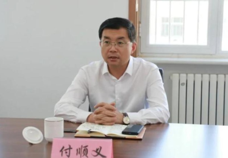 » 4、三河市委书记因招牌问题已免职4月15日上午，廊坊市人民政府网站发布消息：针对三河市“广告牌匾禁用红蓝黑底色”等问题，廊坊市联合调查组经初步核查，媒体反映的主要问题基本属实