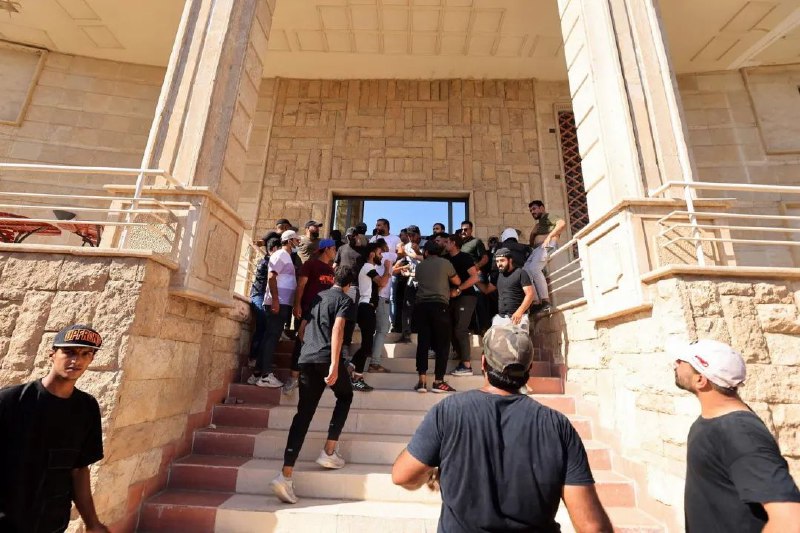 » 14、瑞典“清真寺外焚烧古兰经事件”扩大：瑞典驻巴格达大使馆遭冲击古尔邦节期间，伊拉克难民萨尔万·莫米卡在瑞典斯德哥尔摩中央清真寺外焚烧《古兰经》