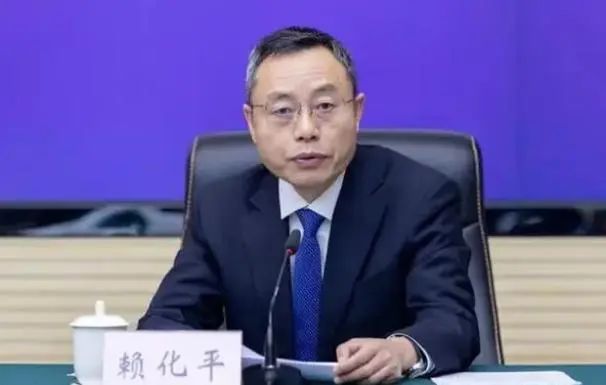 » 6. 辽宁阜新煤矿事故瞒报案牵出多名官员辽宁省纪委监委17日晚间发布通告，辽宁阜新煤矿事故瞒报案件中的4名相关责任人接受纪律审查和监察调查