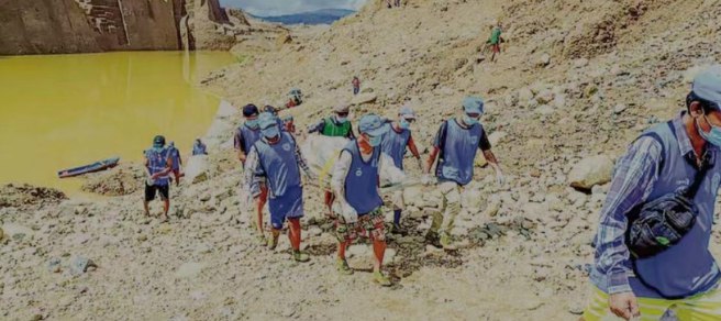 » 10. 缅甸一玉石矿发生山体滑坡 已打捞出33具尸体8月16日，缅甸北部一座玉石矿发生山体滑坡，30多名工人被冲入悬崖下的湖中