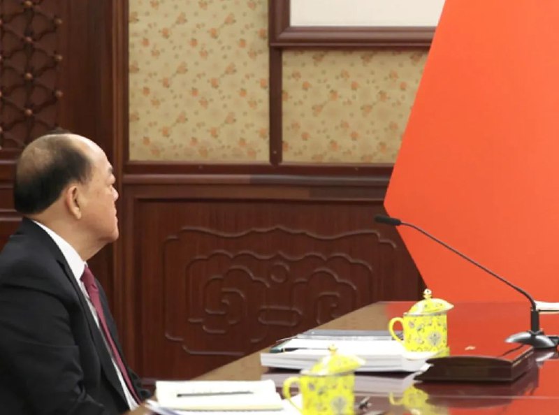 » 8、国家主席、总理一起听取港澳特首述职报告