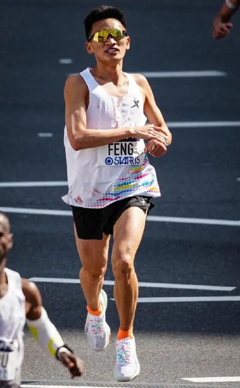 » 8、丰配友在东京马拉松跑进2小时6分 破中国记录2026年东京马拉松赛3月1日举行，中国选手丰配友以2小时05分58秒的成绩完赛，打破何杰在2024年无锡马拉松上创造的2小时06分57秒的中国男子马拉松全国纪录，标志着中国男子马拉松迈入“2小时05分时代”