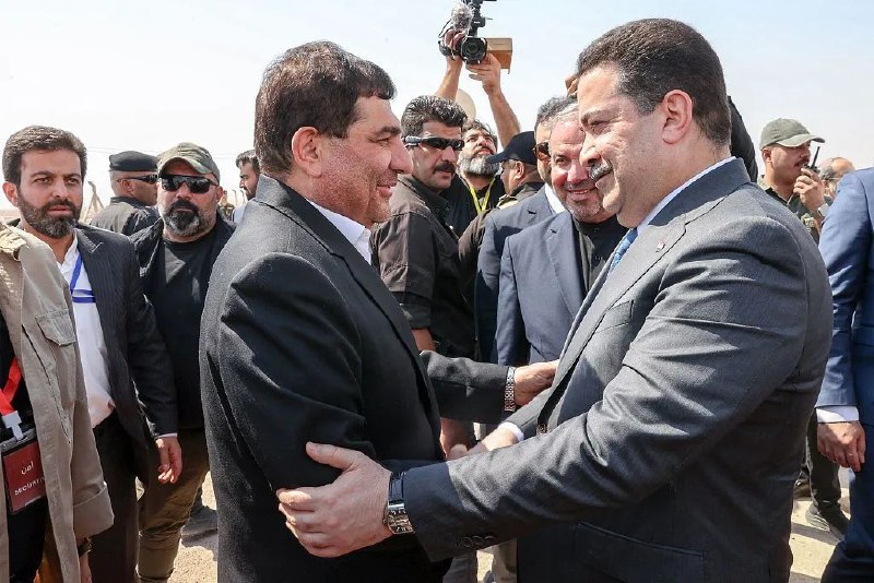 » 16、伊朗伊拉克首条跨境铁路奠基，预计18至24个月完成伊拉克总理苏达尼与伊朗第一副总统穆赫贝尔（如图）2日共同出席巴士拉-萨拉姆奇客运铁路项目奠基仪式并握手