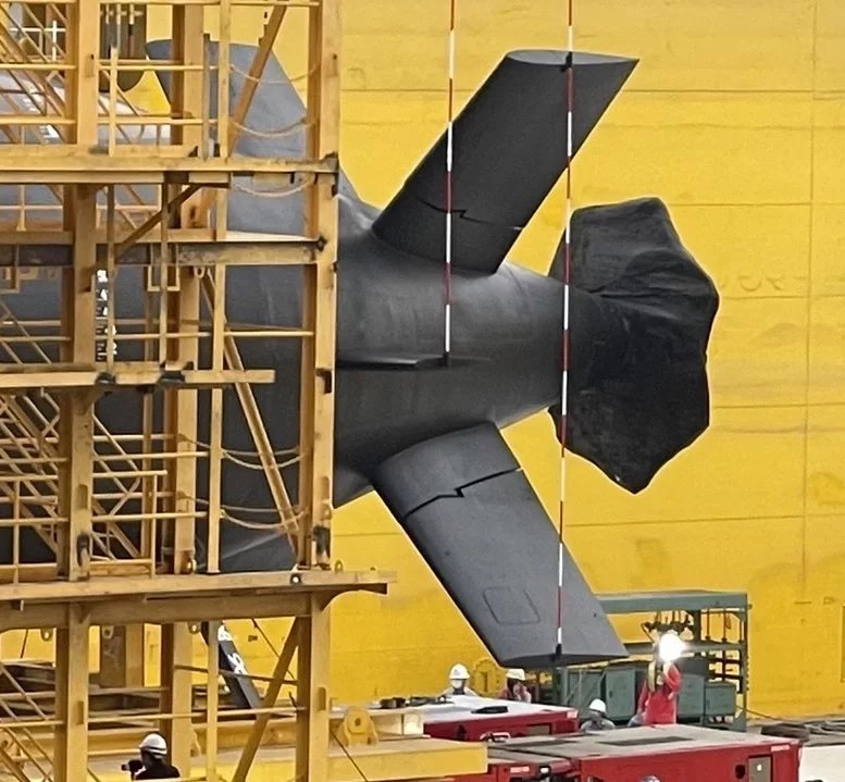 » 21. 台军自造潜艇出厂据台湾联合新闻网2月27日报道，下水5个月以后，台湾首艘自造柴电潜艇“海鲲”号26日下午出厂，从台船海昌厂内用多轮板车移置到中信8号浮动船坞