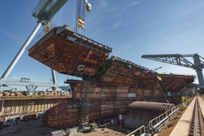 » 1、“约翰·肯尼迪”号航母交付或延期20个月 美国航母数量将降至10艘美国近日最新披露的一份文件显示，由于生产方面的挑战，美国“福特”级航母二号舰“约翰·肯尼迪”号的交付时间可能会推迟20个月