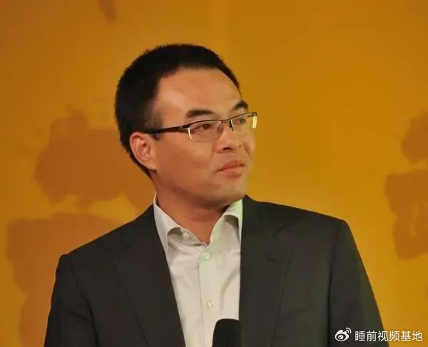 » 4. 原“天上人间”老板覃辉在美刑满被驱逐出境  当地时间5月9日，中国籍亿万富豪覃辉被美国驱逐出境