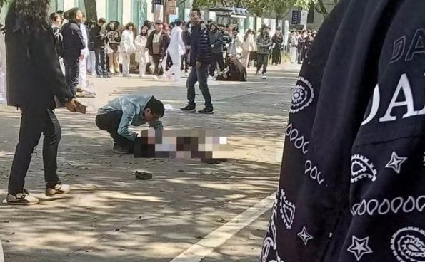 » 5. 台州职业技术学院肇事者疑因挂科不能毕业撞人3月19日中午，台州一高校发生汽车冲撞行人事件，造成3名学生死亡，16名学生受伤