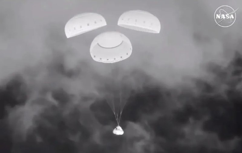 » 11、波音星际客机飞船自动返回地球 宇航员等龙飞船来接北京时间7日中午，滞留太空多日的波音“星际客机”飞船在不搭载宇航员的情况下，返回地球，“成功降落”