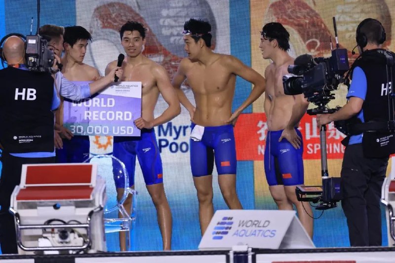 » 8. 中国选手破100米自由泳世界记录中国队潘展乐/季新杰/张展硕/王浩宇赢得2024世界泳联世锦赛男子4x100米自由泳接力冠军🏆其中，潘展乐以46秒80打破男子100米自由泳世界纪录！意大利队、美国队摘得银牌和铜牌