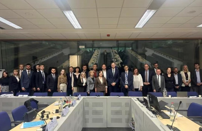 » 9、 乌克兰加入欧盟谈判审查全部结束当地时间9月15日，乌克兰经济、环境与农业部宣布，乌克兰与欧盟在布鲁塞尔完成了关于《农业与农村发展》章节的审查会议，这也是乌克兰加入欧盟谈判中最后一个集群的最终议题，标志着审查阶段全部结束