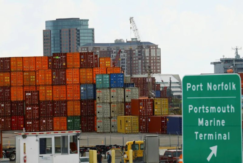 » 3、 美国东海岸码头工人同意结束罢工，6年内加薪62%ABC10月3日报道，据国际码头工人协会（ILA）和美国海事联盟（USMX）联合声明称，美国历史性港口罢工已暂停，双方就工资问题达成了初步协议