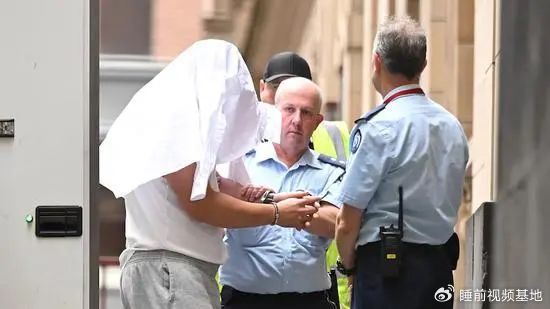 » 4. 中国留学生在澳洲杀死两名妓女并抢劫 认罪后判刑14年日前，一名中国留学生在澳大利亚连杀两名女性案件案情获披露，引发关注