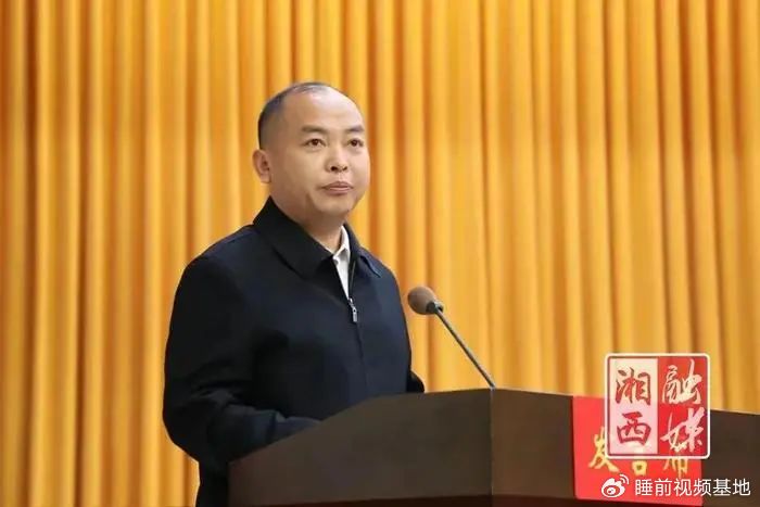 » 6、中央候补委员、苗族山区副镇长施金通，递补省委委员2024年12月30日至31日，中国共产党湖南省第十二届委员会第八次全体会议暨省委经济工作会议在长沙召开