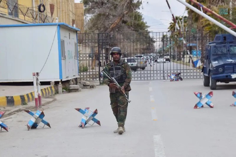 » 5. 巴基斯坦宣布解决火车劫持问题  21名人质死亡巴基斯坦三军新闻局12日深夜宣布，巴基斯坦西南部俾路支省发生的客运列车遭劫持事件已结束，巴安全部队消灭了全部33名恐怖分子，21名人质遭恐怖分子杀害