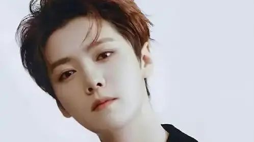 » 7. 直播事故 鹿晗多个平台账号被禁止关注1月6日下午，明星鹿晗多平台账号突然被禁止关注，截至目前鹿晗的微博、小红书、抖音均已无法关注，部分平台显示理由为“该用户违反法律法规”，6日，鹿晗工作室代表鹿晗发布如下道歉：因在直播过程中，做出了不良示范，本人在此郑重道歉