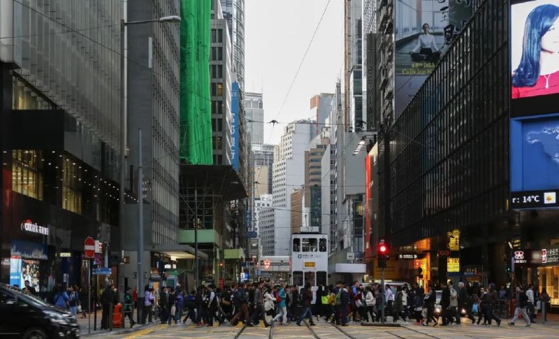 » 5. 许家印、李嘉诚之后,地产大佬“接力”甩卖香港写字楼11月17日，市场有消息称，世茂集团主席许荣茂减价求售香港中环写字楼两楼层，最新叫价共逾14亿港元