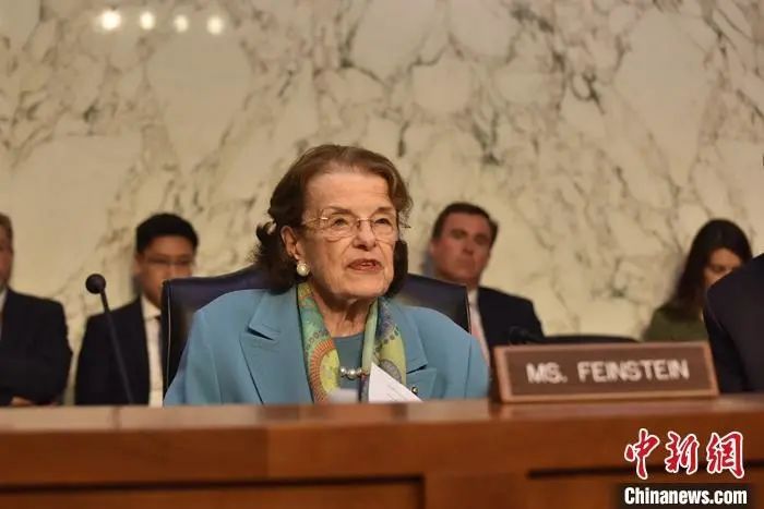 » 12. 美国民主党国会参议员范斯坦去世 终年90岁美国国会参议员黛安娜·范斯坦办公室当地时间29日发表声明说，范斯坦于28日晚在位于华盛顿的家中去世，终年90岁