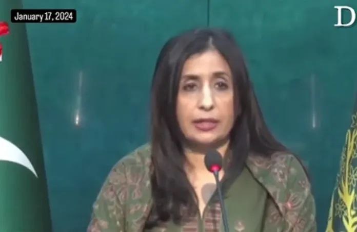 » 5、巴基斯坦空袭伊朗境内俾路支武装当地时间1月18日，巴基斯坦外交部宣布巴军方在当日早前发动玛格·巴尔·萨马查尔行动，对伊朗东部的俾路支武装组织进行了数次空袭，击毙了多名伊朗境内恐怖分子