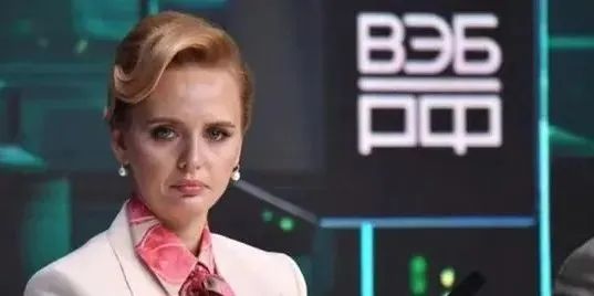 » 3. 普京一次撤掉4名国防部副部长6月17日，俄罗斯总统普京签署命令，解除潘科夫、察里科夫、舍夫佐娃和波波夫四人的国防部副部长职务，同时将波波夫退出现役