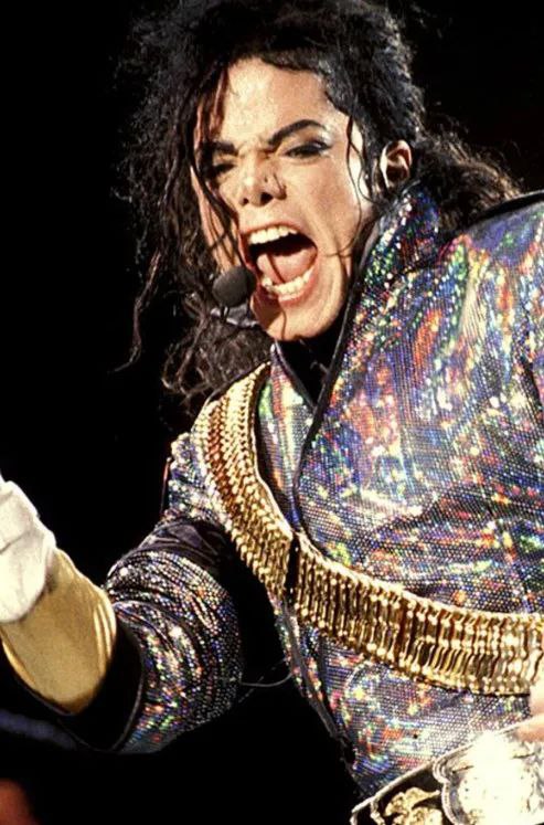 » 5、索尼6亿美元买下迈克尓·杰克逊半数曲目据新华社消息，索尼音乐娱乐公司据称已买下已故美国流行音乐巨星迈克尔·杰克逊半数曲目，花费至少6亿美元