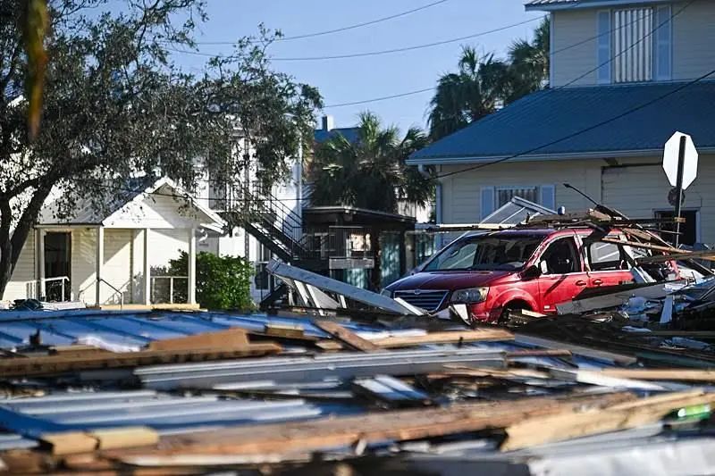 » 15. 飓风“海伦妮”已致美国至少90人死亡截至美国东部时间29日17时，飓风“海伦妮”已造成美国至少90人死亡
