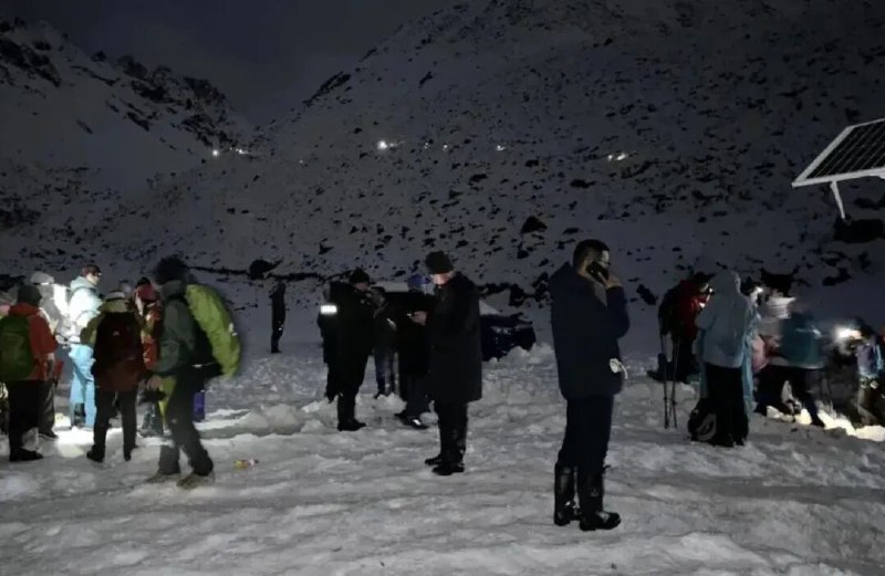 » 5、珠峰350人获救，其余200多人全部取得联系日前，多名网友在社交平台发帖称，位于西藏日喀则市定日县境内的珠峰东坡营地突降暴雪，导致大批游客被困无法下山，引发关注