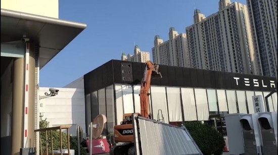 » 10. 石家庄市最大的汽车园区近200家4S店被强拆，抽贷9月14日，石家庄市最大的汽车园区——河北国际汽车贸易园区正在被强拆