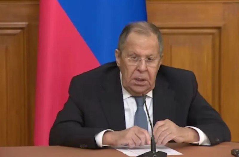 » 2、俄罗斯外交部长拒绝特朗普“立即停火”方案：违背俄美此前达成的共识俄罗斯外交部长拉夫罗夫21日就俄乌冲突和俄美领导人会晤发表评论