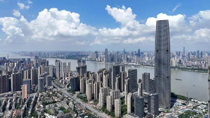 » 1. 武汉35.56亿元底价成交8宗涉宅地块，全部卖给本地国企12月11日，武汉成功出让8宗涉宅地块，其中东西湖区1宗、经开区7宗，总土地面积528067平方米，总规划建筑面积872005平方米，总起始价35.56亿元