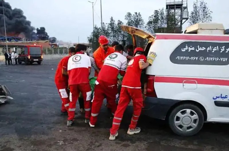 » 2、伊朗阿巴斯港爆炸后火势蔓延，部分集装箱再次发生爆炸当地时间今天（4月27日），位于伊朗南部霍尔木兹甘省首府阿巴斯港市的沙希德拉贾伊港口火势蔓延，部分集装箱再次发生爆炸